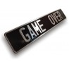 Gotowa tablica tłoczona czarna GAME OVER napis szczotkowane aluminium